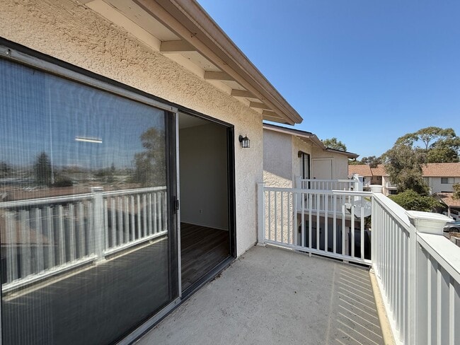 Building Photo - Quail Meadows Upstairs Condo with Easy Access to 101 Frwy/VSFB
