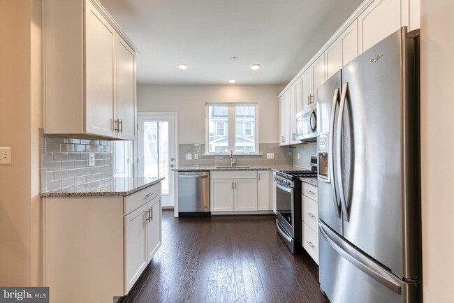 Building Photo - 2581 Debert Cir