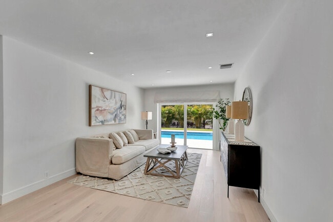 Building Photo - 530 NW 14th St