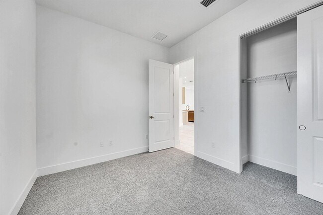 Building Photo - 13908 Vivant Dr