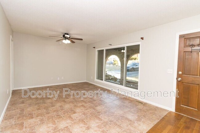 Building Photo - 910 Wesley Dr