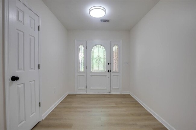 Building Photo - 721 Whitehead Rd