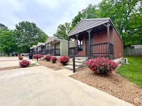Building Photo - Charming 1-Bedroom Cottage West of Batesvi...