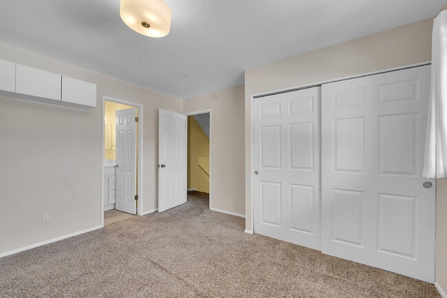 Building Photo - $2,550.00 - 4 Bedrooms, 2.5 Bathroom, Town...