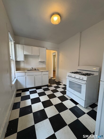 Building Photo - 797 Elm St