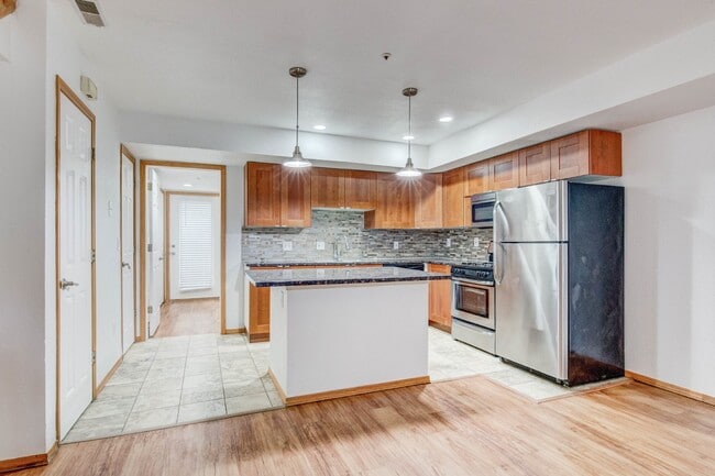 Building Photo - "Charming 3-Bed Oasis in Boulder: Spacious 1100 sq. ft. Gem with Modern Amenities!"