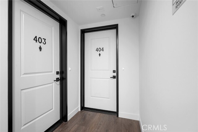 Building Photo - 10657 Moorpark St