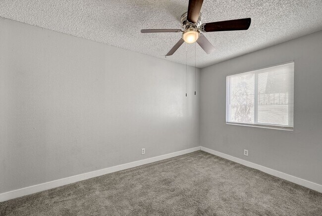 Building Photo - 1305 Kari Lee Ct