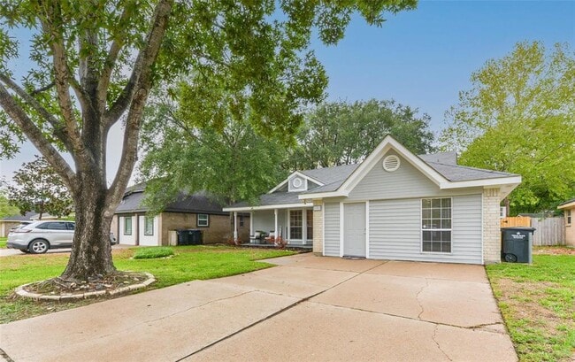 Building Photo - 5701 Village Arbour Dr