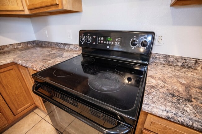 Building Photo - 305 S Westward St