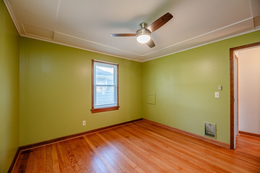 Building Photo - 202 River Meadow Dr