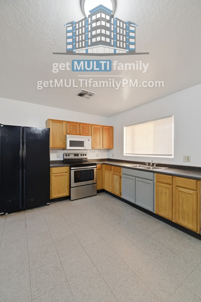 Building Photo - 1331 E Pueblo Ave