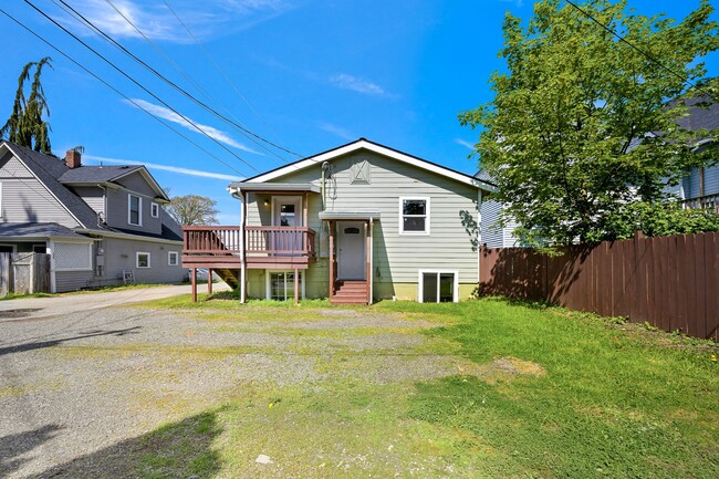 Building Photo - 6 Bedroom Home for Rent