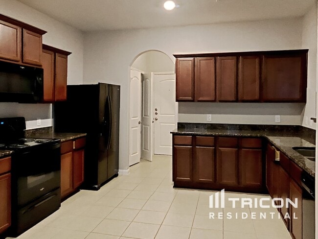 Building Photo - 10930 Hillside Creek Dr