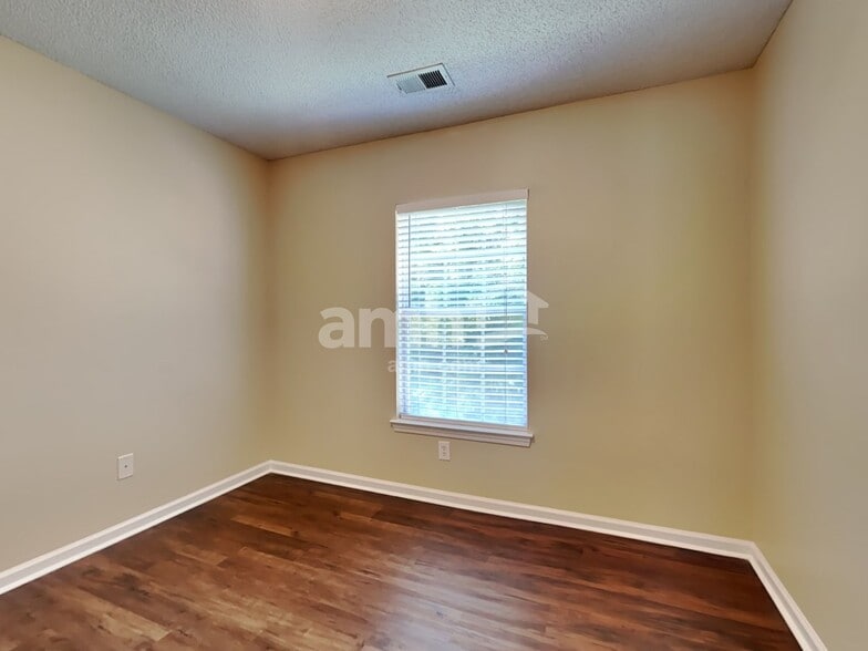 Building Photo - 3011 Mapleleaf Drive