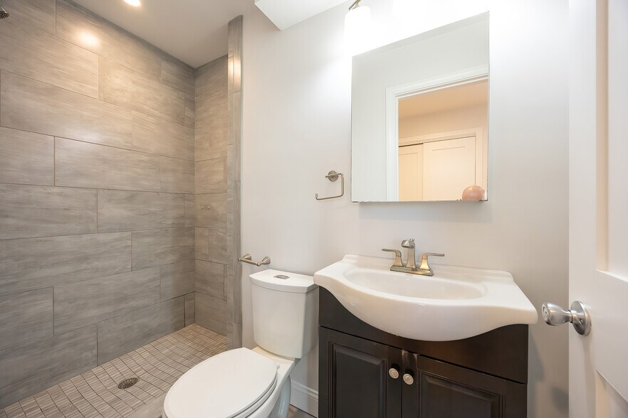 Building Photo - 375 Dorchester St