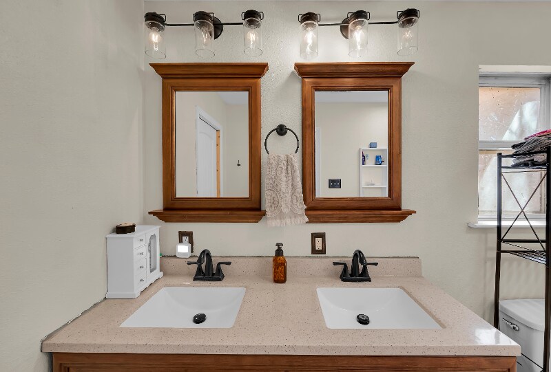 Building Photo - 400 Patricia Dr