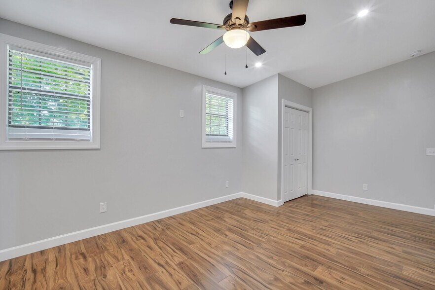 Building Photo - 415 E 65th St