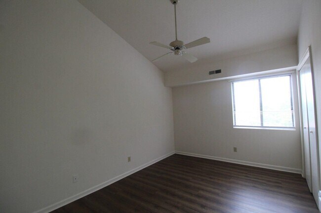 Building Photo - 1116 Blue Ridge Dr