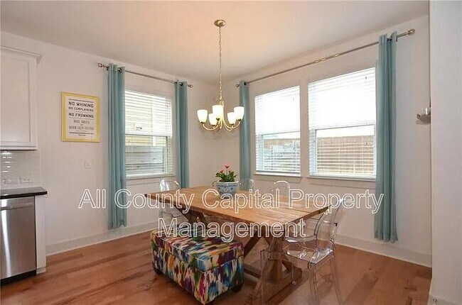 Building Photo - 2204 Capulet St