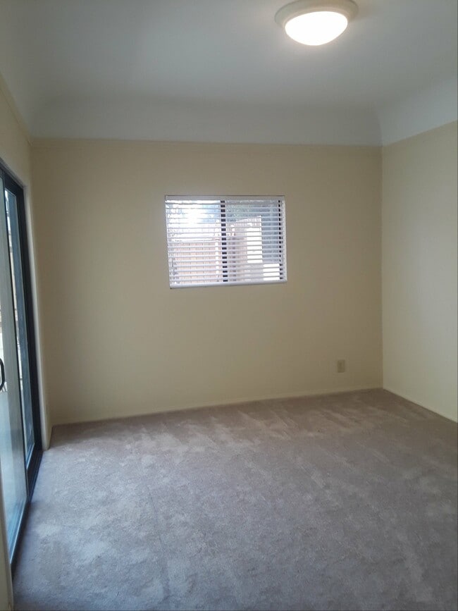 Building Photo - 420 N Spaulding Ave