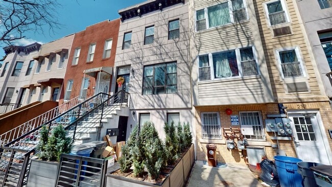 Primary Photo - 235 Sumpter St