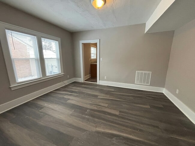 Building Photo - 22065 Linwood