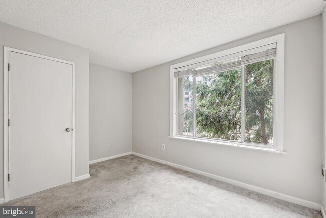 Building Photo - 1730 Arlington Blvd