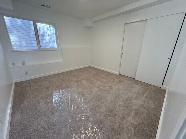 Building Photo - Perez- Sandalwood