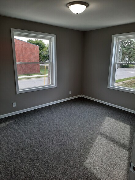 Building Photo - 2115 Main St