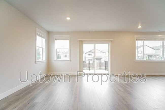 Building Photo - 16959 SW Leaf Ln