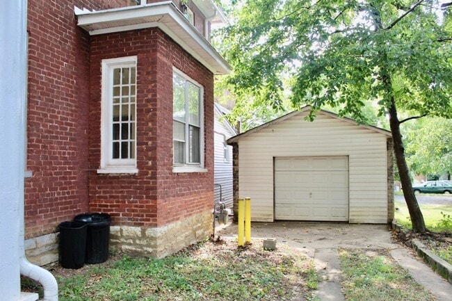Building Photo - 316 N High St