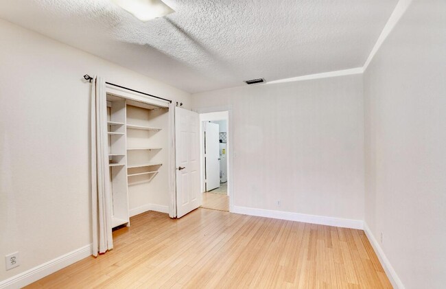 Building Photo - 17768 Maplewood Dr