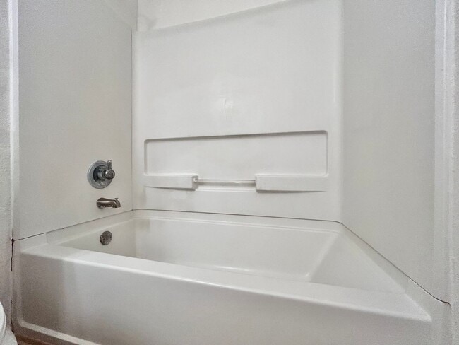 Building Photo - 2417 McCook Dr