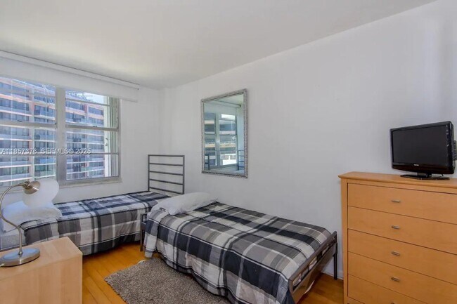 Building Photo - 5161 Collins Ave