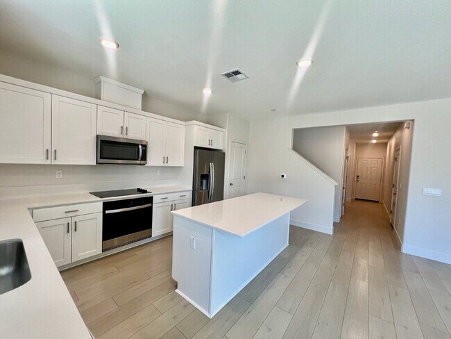 Building Photo - 3215 Center Dr