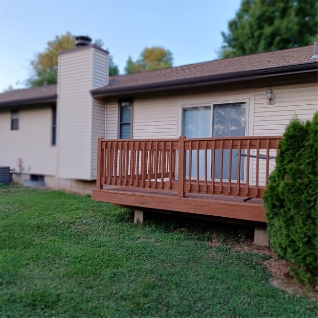 Building Photo - 14 Twin Oaks Dr