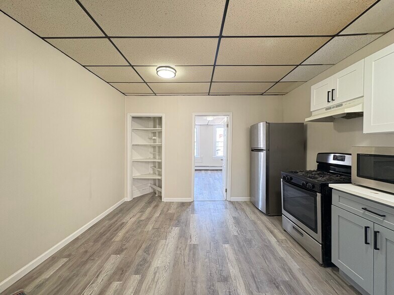 938 W Side Ave #4 - 945 W Side Ave