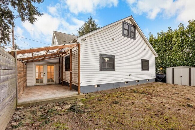 Building Photo - 8606 N Seward Ave