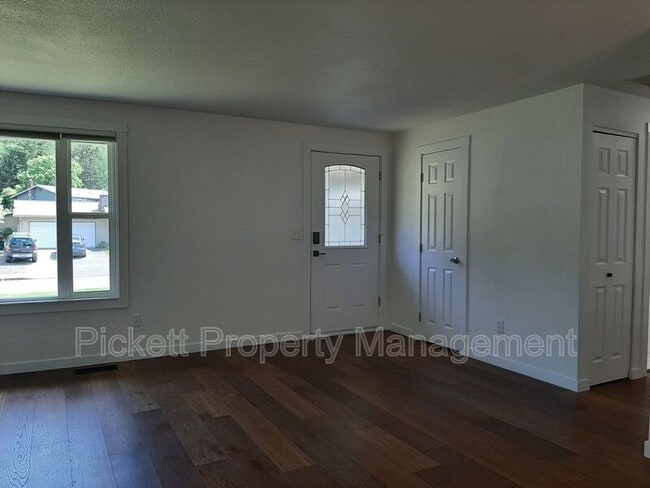 Building Photo - 212 NE Torval Canyon Rd