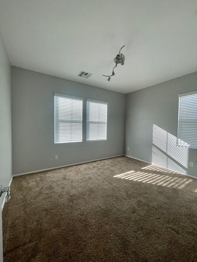 Building Photo - 9119 S Terry Ln