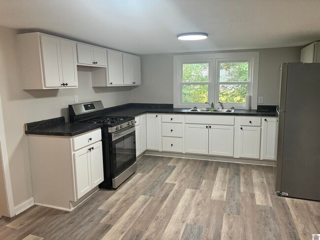 Building Photo - 1207 Markham Ave