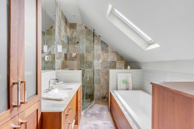 Building Photo - 209 Station 17 St