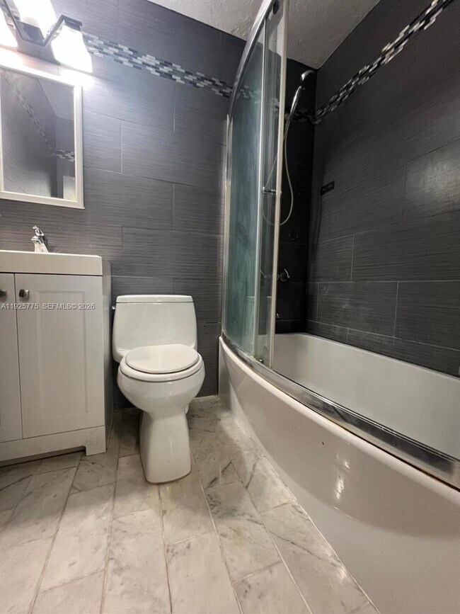 Building Photo - 4050 NE 12th Terrace