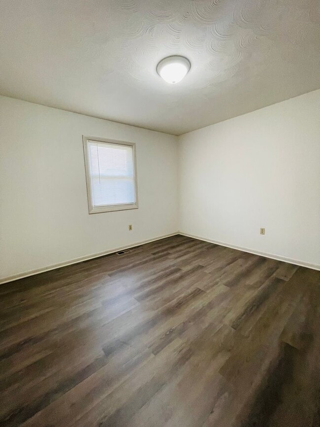 Building Photo - Single family home in Timberville