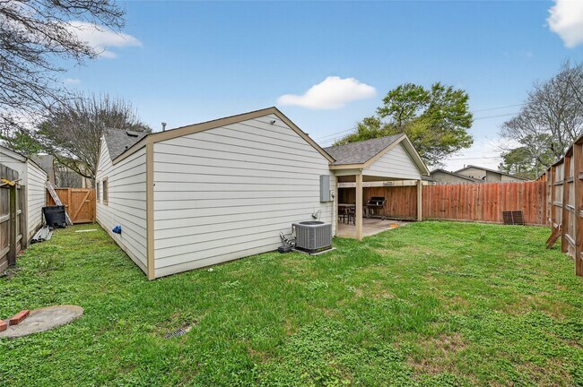 Building Photo - 11230 Bandlon Dr