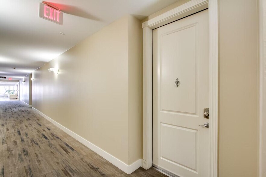 Building Photo - 5450 E Deer Valley Dr