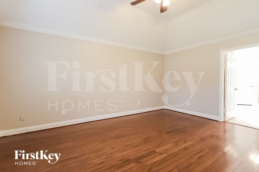 Building Photo - 2303 Prestwick Dr