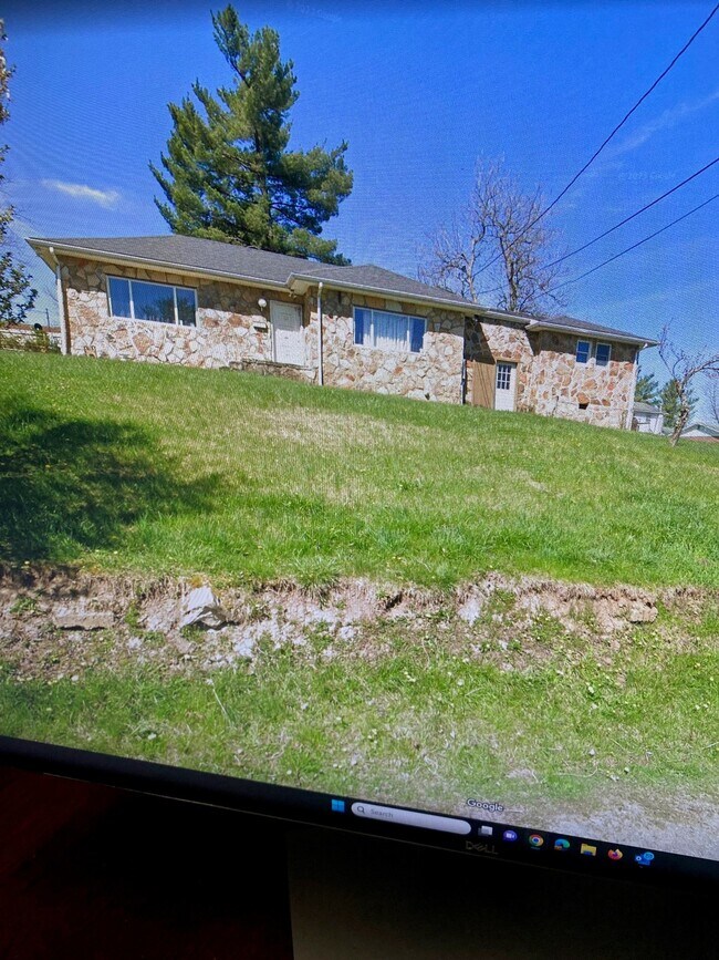 Primary Photo - 28 Lane St