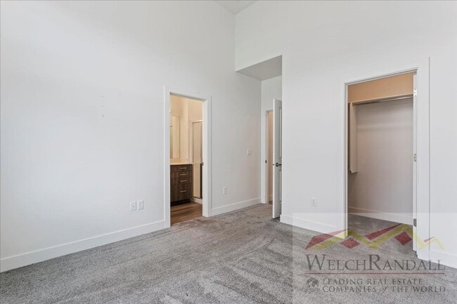 Building Photo - Beautiful 3 Bed 2.5 Bath Townhome in West ...